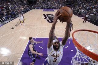 引人注目的 引人注目的