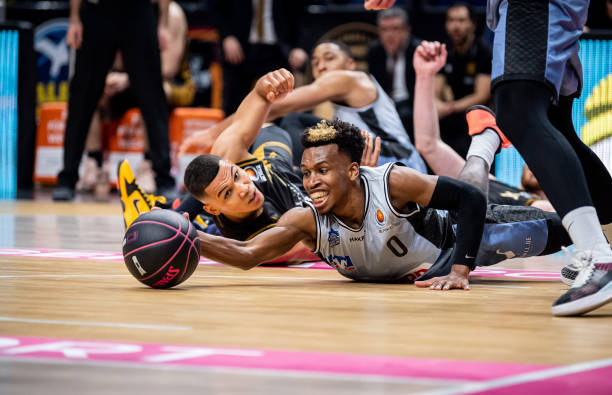 离不开她在 离不开她在